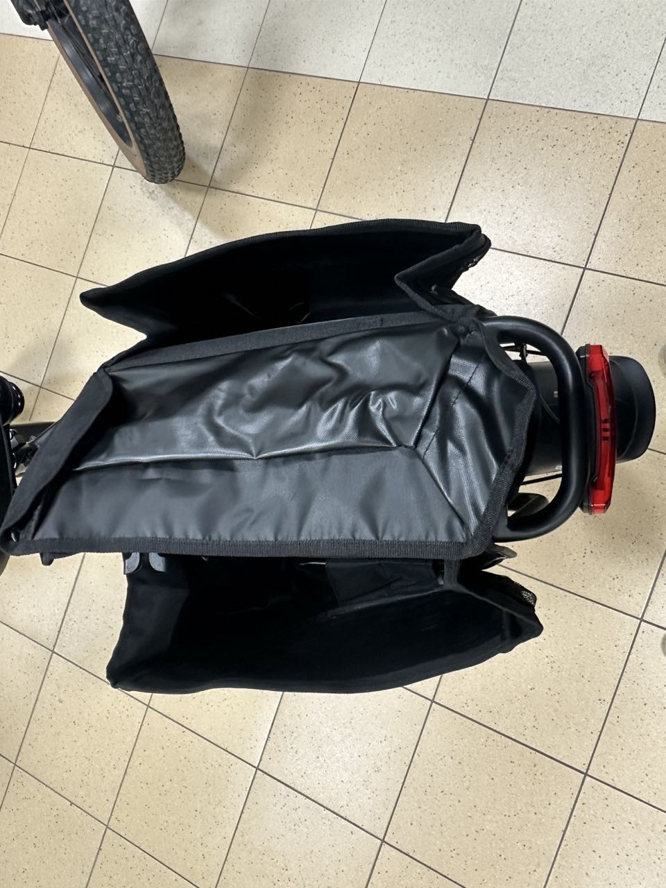 Rear Pannier suitable for all e-bikes with a rear rack